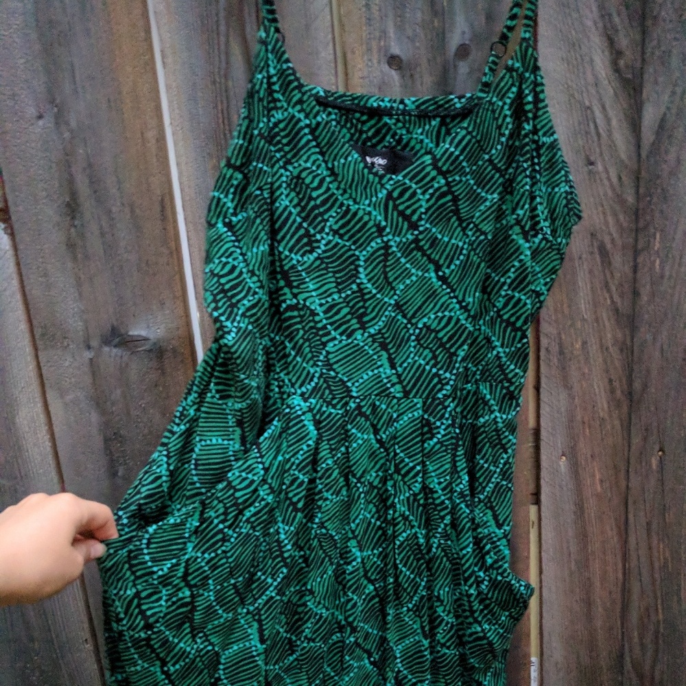 Patterned flowy dress with pockets!