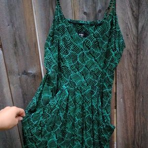 Patterned flowy dress with pockets!