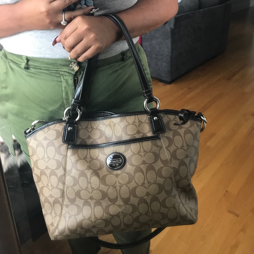 🚨Sale🚨Coach Peyton Signature Pocket Tote - Picture 2 of 8