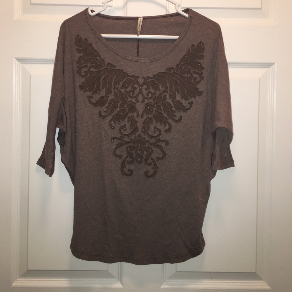 Brown 3/4 sleeve top with detailing