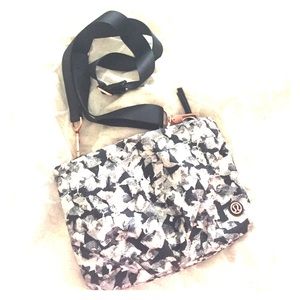 💗lululemon crossbody