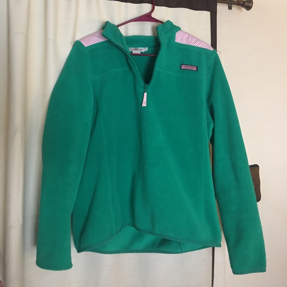 Vineyard vines pull over