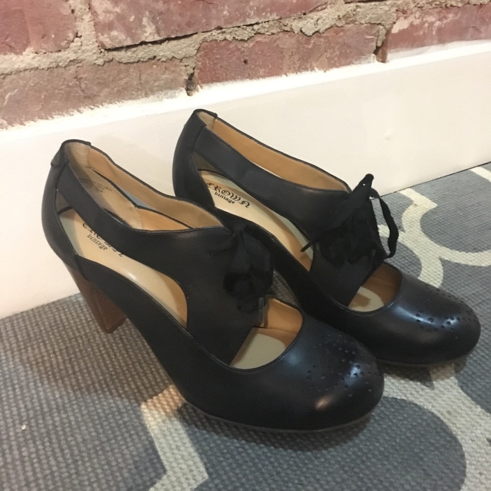 NWOT NEVER WORN Vintage Style Black Heels