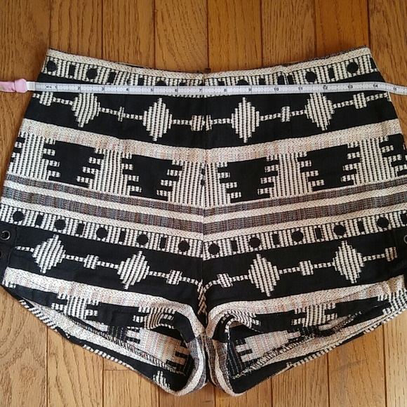 Ecote High Waisted Tribal Short - Picture 8 of 9