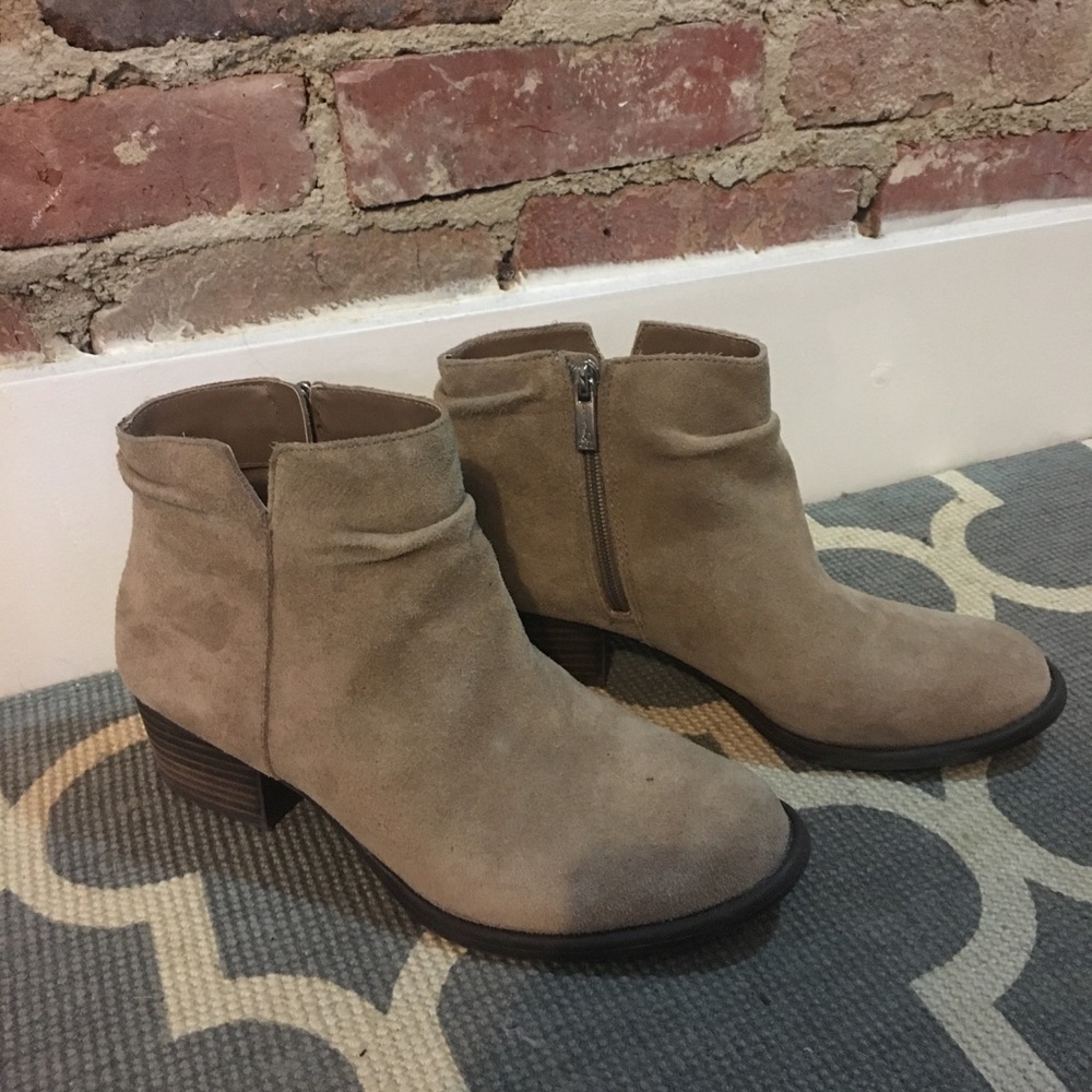 NWOT NEVER WORN Jessica Simpson Suede Booties