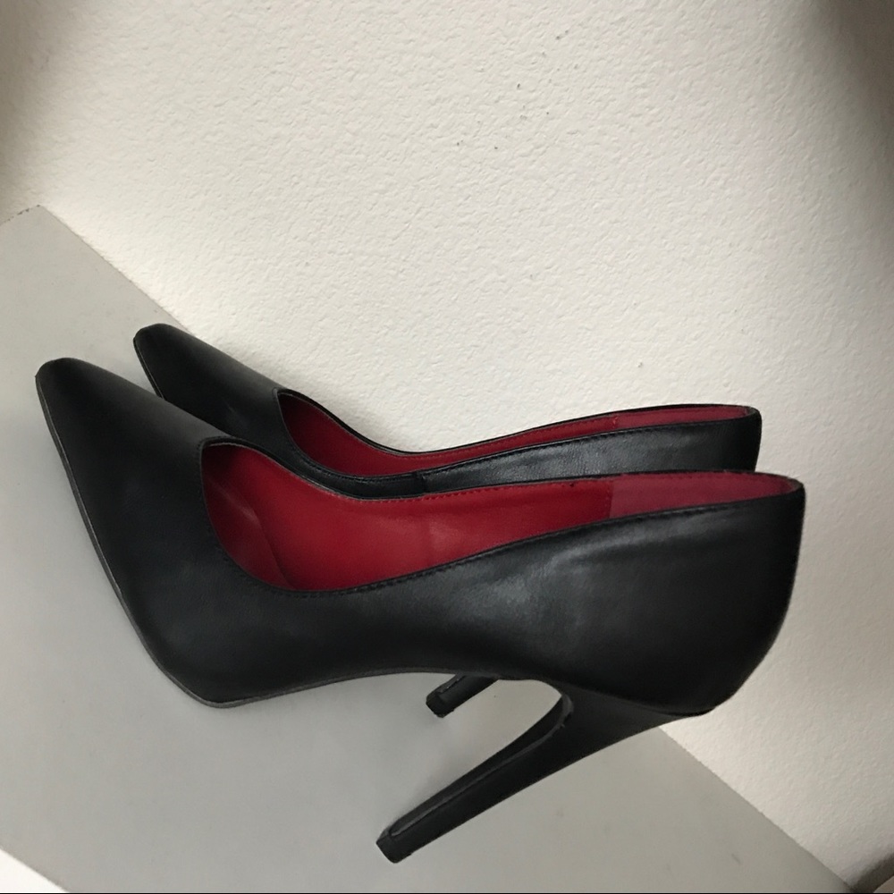 Black stilettos ❤️ red inside