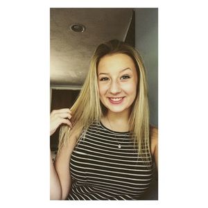 Meet your Posher, Kayla