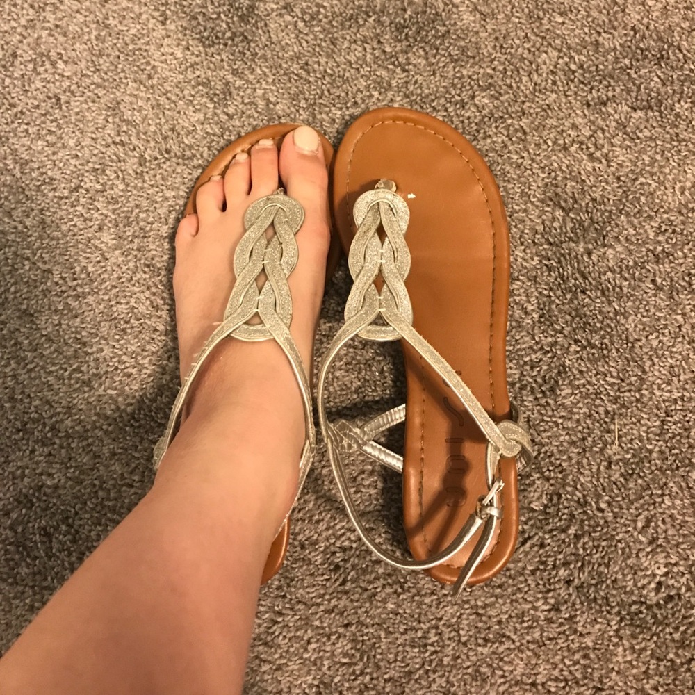 Around the ankle sandals
