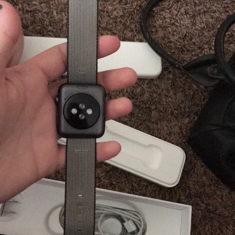 Apple Watch - image 2