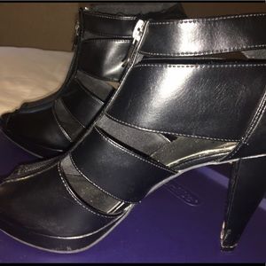 Black heels size 9