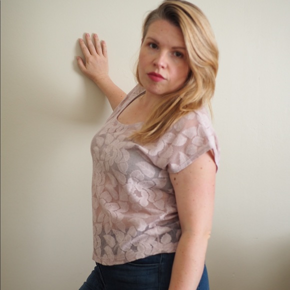 Pale rose 🌹 lacy top - Picture 3 of 4