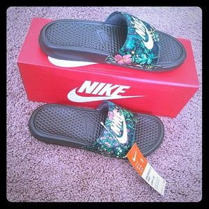 Nike slides size 8