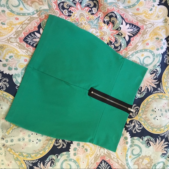 Bebe mini skirt - Picture 2 of 3