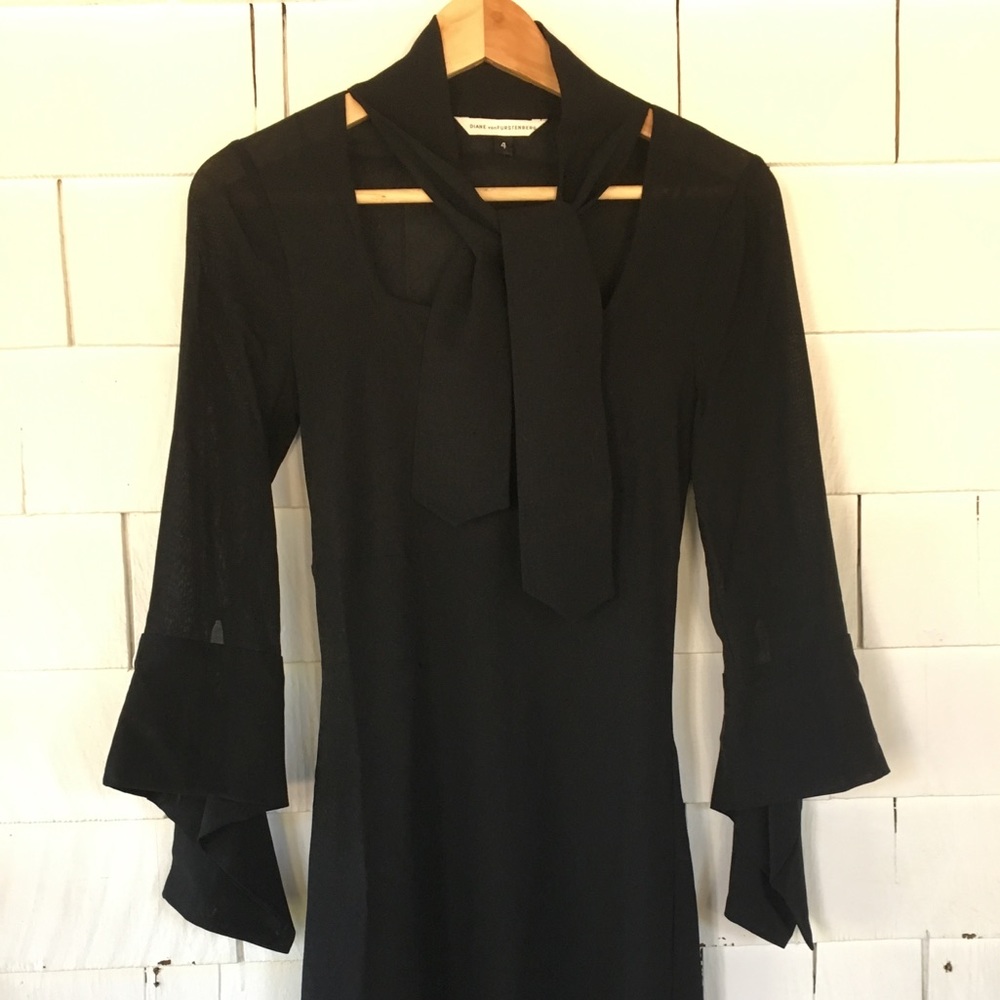 ❤️HP!❤️DVF Tie Dress