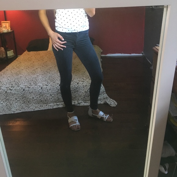 CLOSET CLOSING - Picture 6 of 8