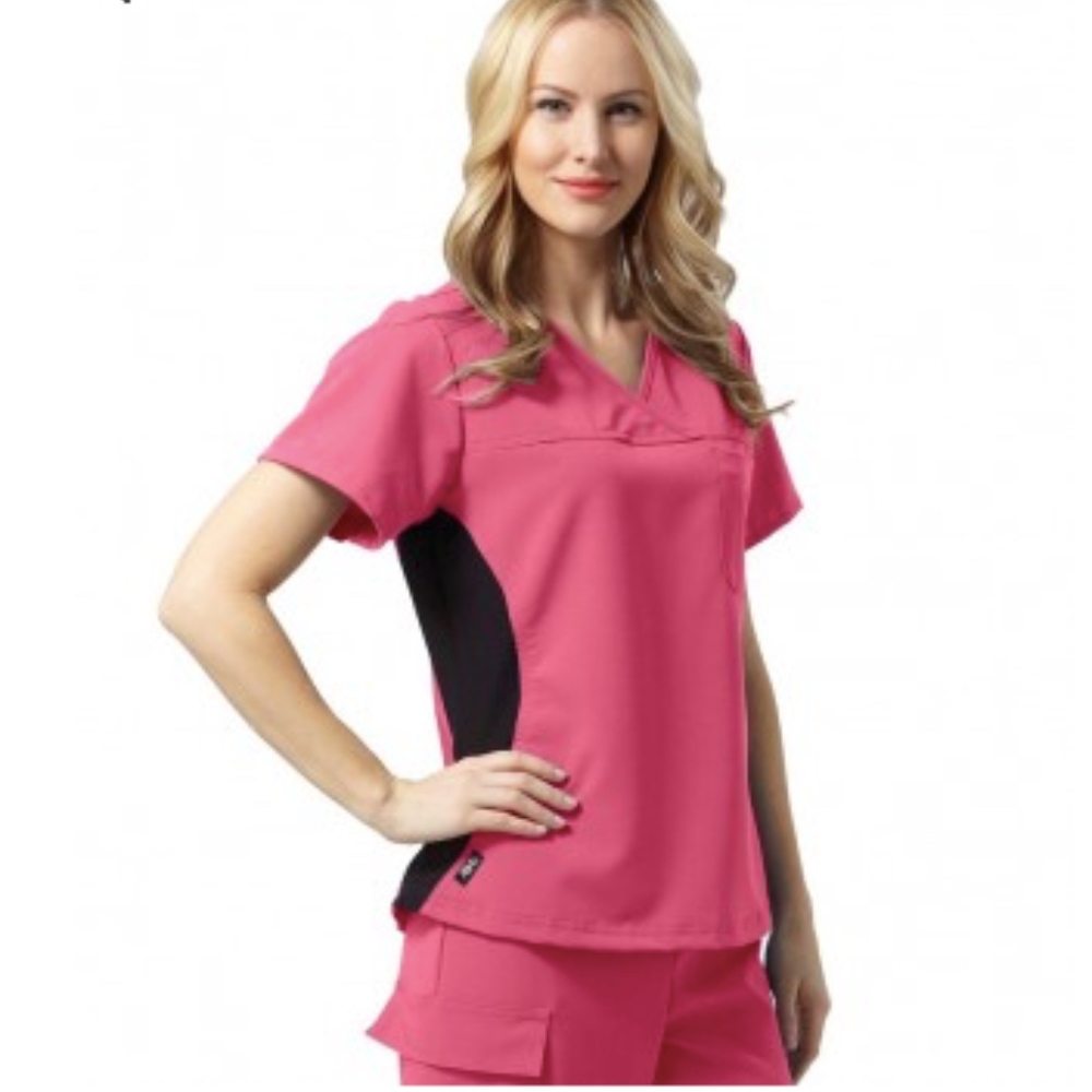 AVE. | Scrub Top | Michigan AVE. Yoga Top