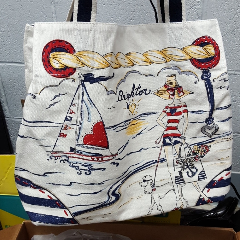 Canvas Brighton shoulder bag.