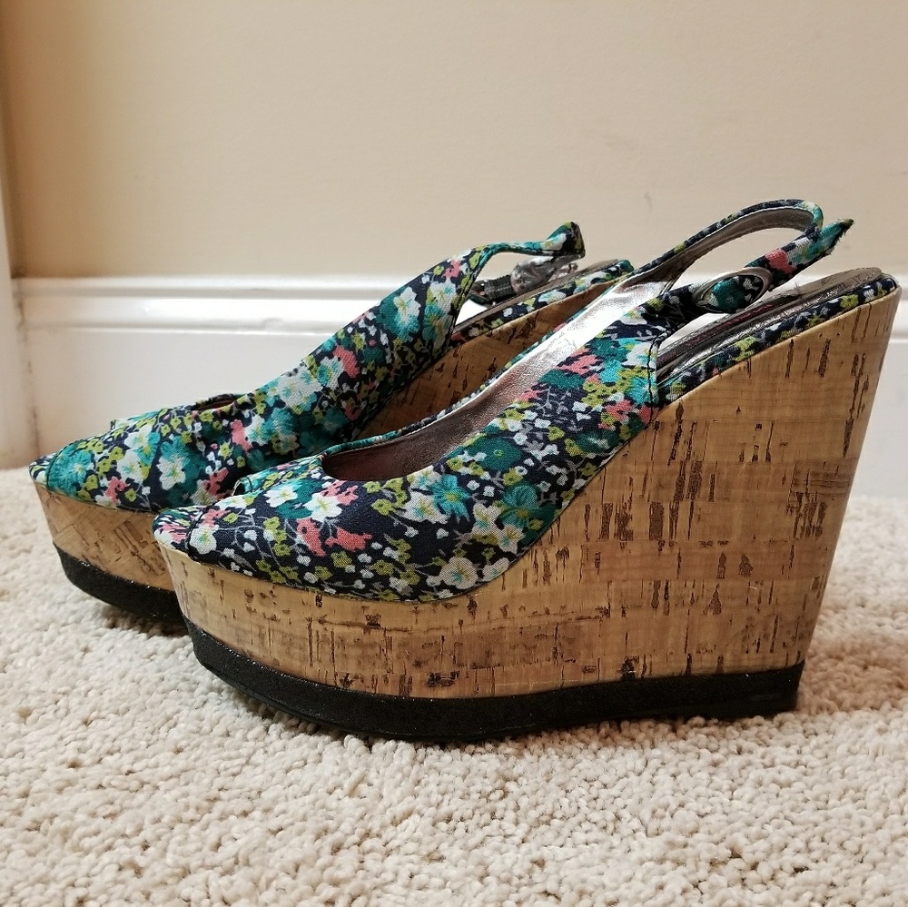 Material Girl - flowery wedges - size 8M