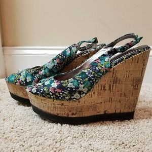 Material Girl - flowery wedges - size 8M