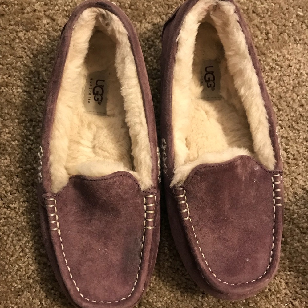 UGG moccasin slippers - size 7