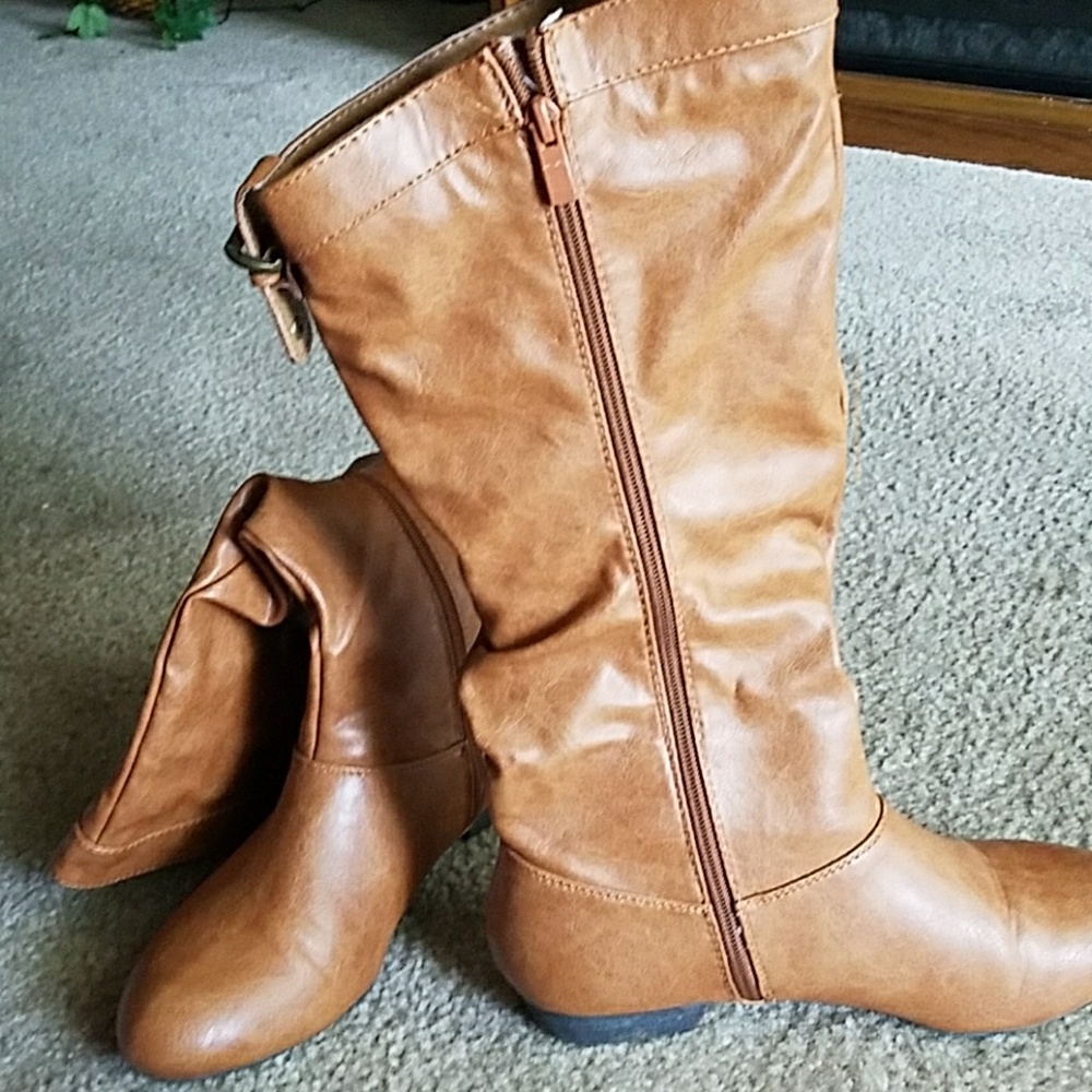 Boots - Picture 3 of 3