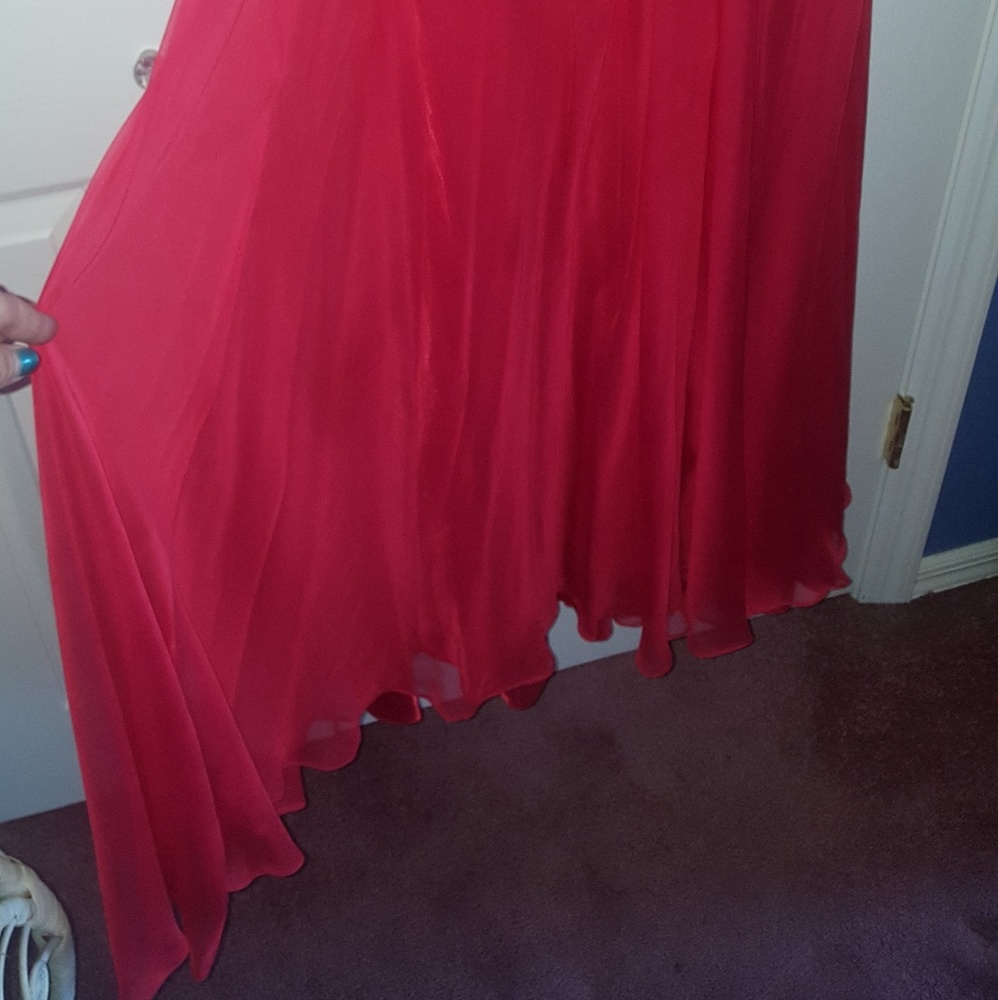 Red Gown - Picture 4 of 8
