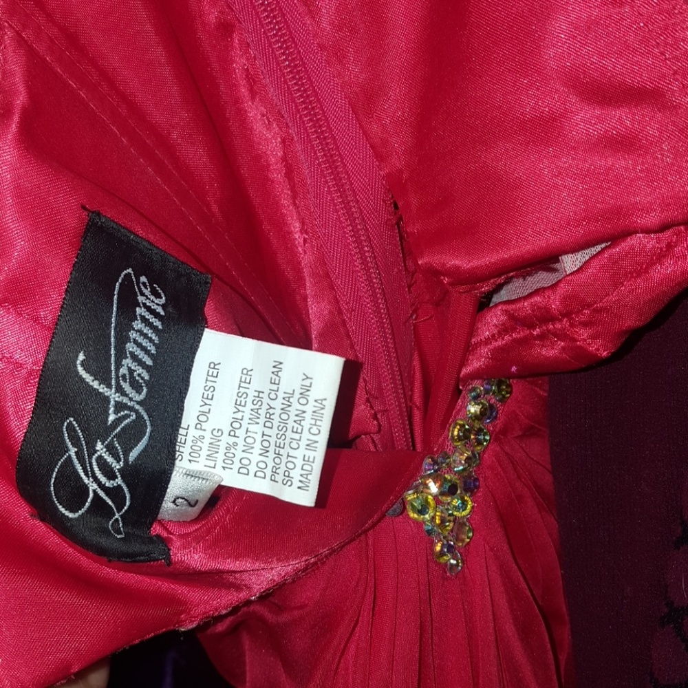 Red Gown - Picture 8 of 8