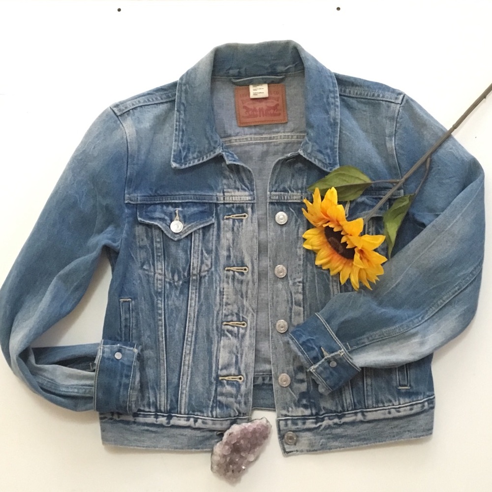 Levis light was denim jacket