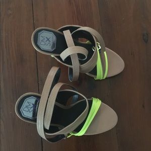 SOLD Donald J. Pliner heels