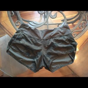 Lululemon camo shorts size 6