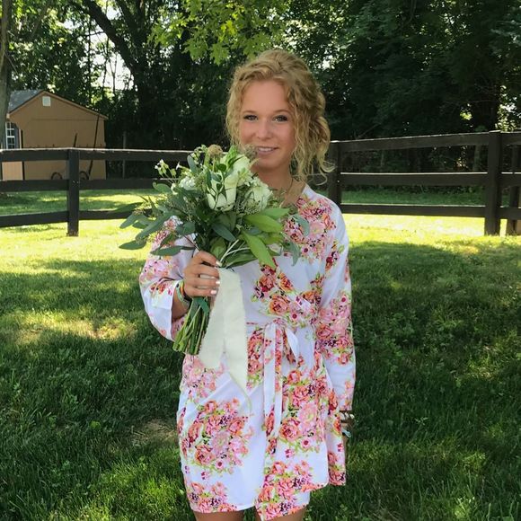 Meet your Posher, Stephanie - Picture 1 of 1