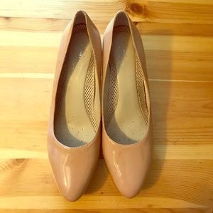 Easy spirit (sister store of Nine West) tan pumps