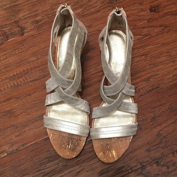 Donald J Pliner Gold Metallic Wedge Sandals - Picture 4 of 8