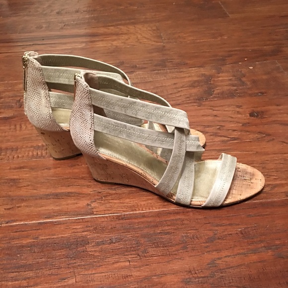 Donald J Pliner Gold Metallic Wedge Sandals - Picture 6 of 8