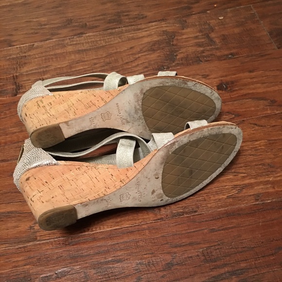 Donald J Pliner Gold Metallic Wedge Sandals - Picture 7 of 8