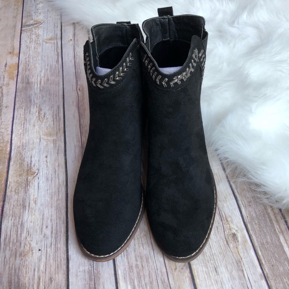 Floral Embroidered Ankle Booties - Picture 7 of 8