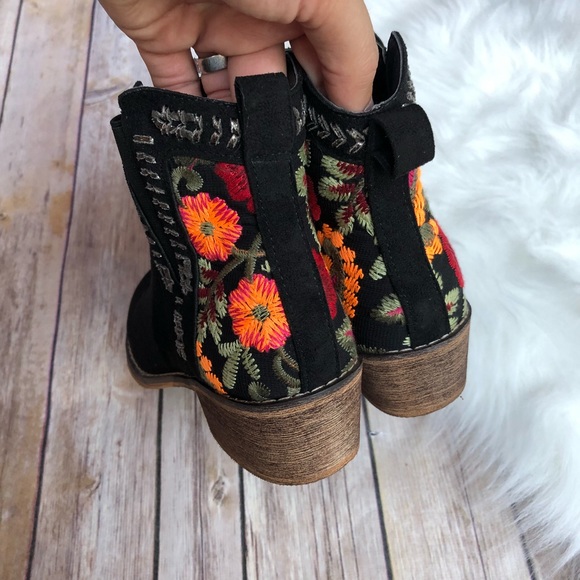 Floral Embroidered Ankle Booties - Picture 5 of 8