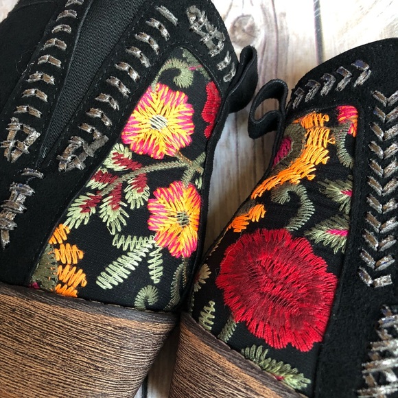 Floral Embroidered Ankle Booties - Picture 6 of 8
