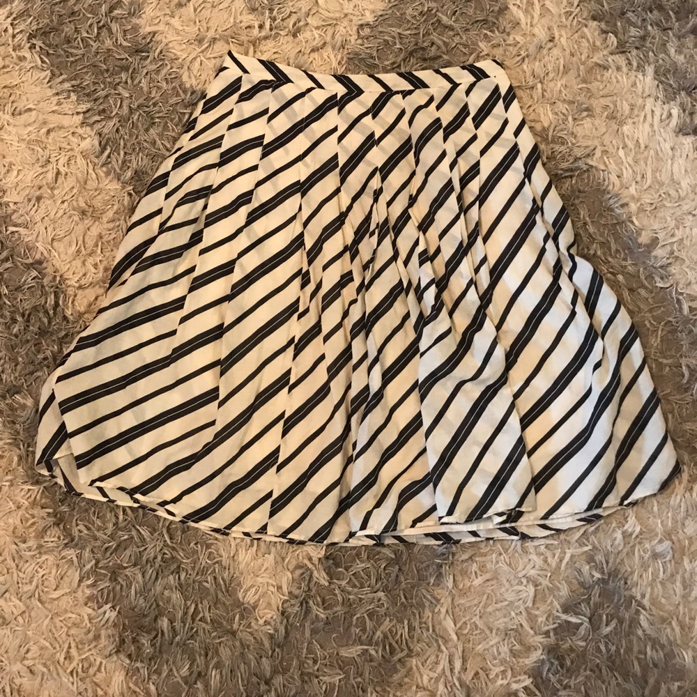 Banana Republic black and off white striped skirt