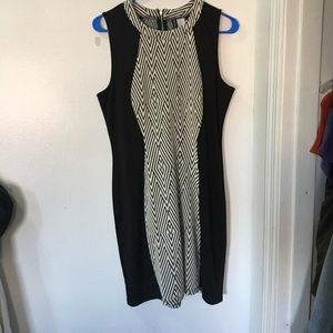 Sleeveless black and white geoprint bodycon.