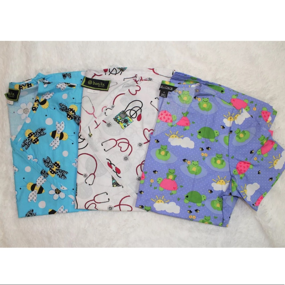 Set of 3 NWT printed scrub tops animals hearts Sml
