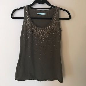 Medallion stud tank