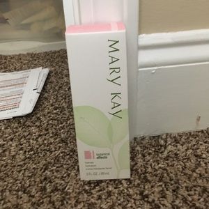 Botanical effects moisturizer