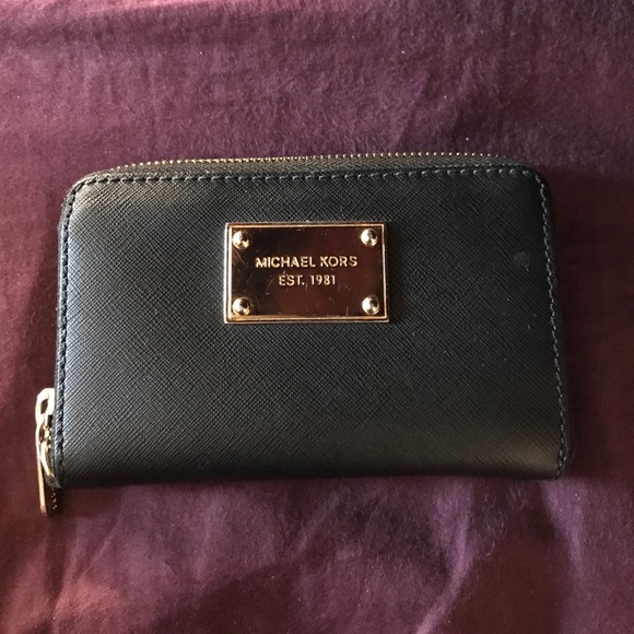 Michael Kors Handbags - Michael kors wallet/phone wallet
