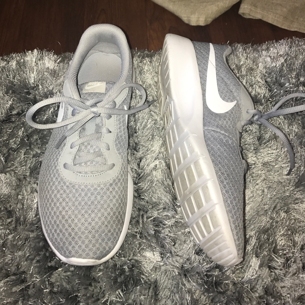 SOLD Nike Tanjun Tennis shoes