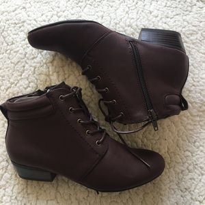 Fall brown ankle booties NWOT Fall brown ankle booties NWOT