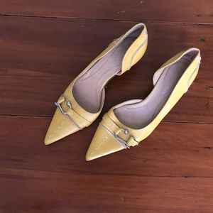 BCBG Vintage Mustard Yellow Low Pointed Heels BCBG Vintage Mustard Yellow Low Pointed Heels