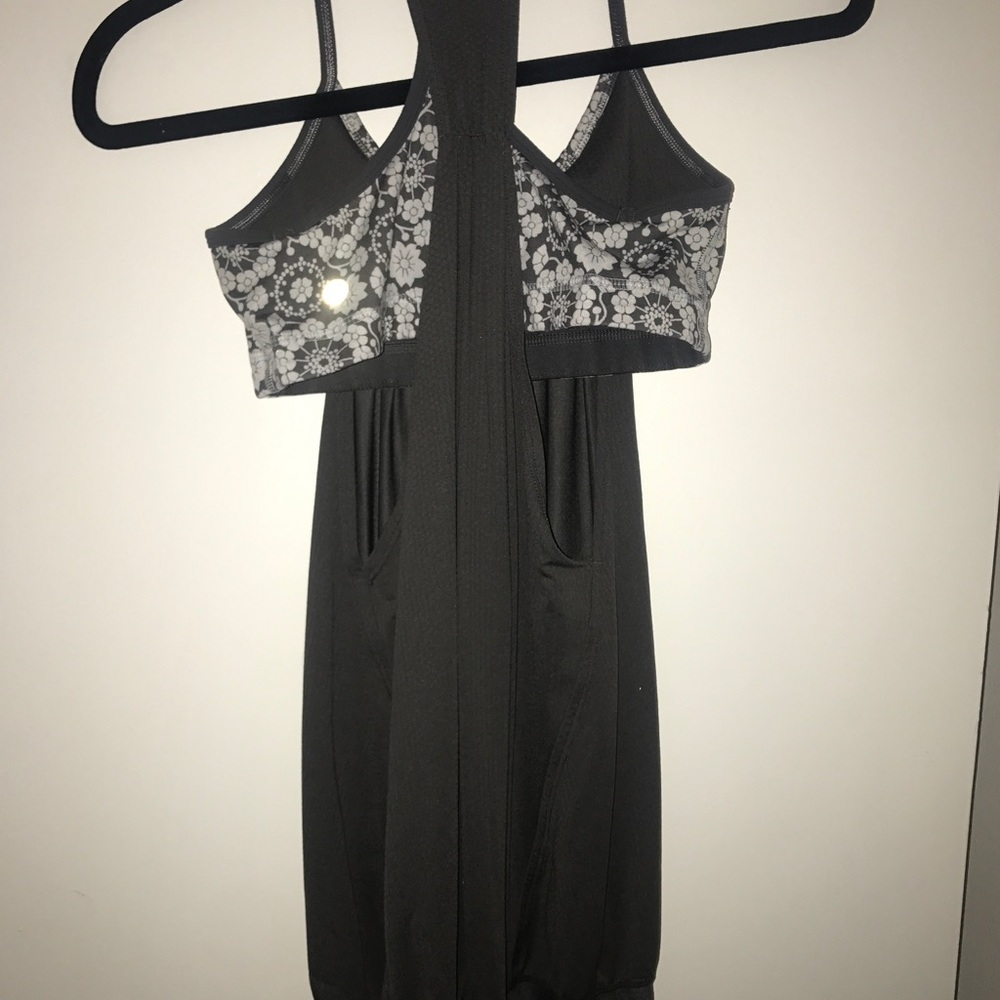 Lululemon charcoal/gray No Limits Tank in Floral