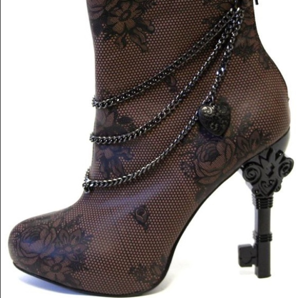 🔑 Key Heel 🔑 Lace Design Boot