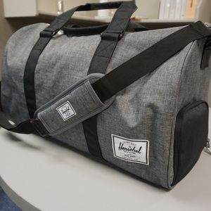Herschel Novel Duffel Bag Charcoal Gray